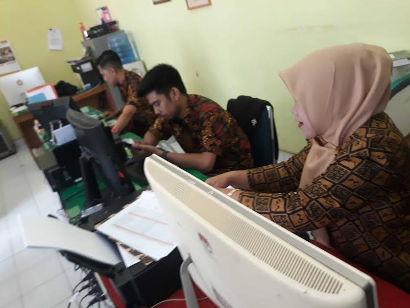 komisi-pemilihan-umum-kpu-kabupaten-bone-bakal-menggelar-pleno-penetapan-dct_20180920_105657.jpg