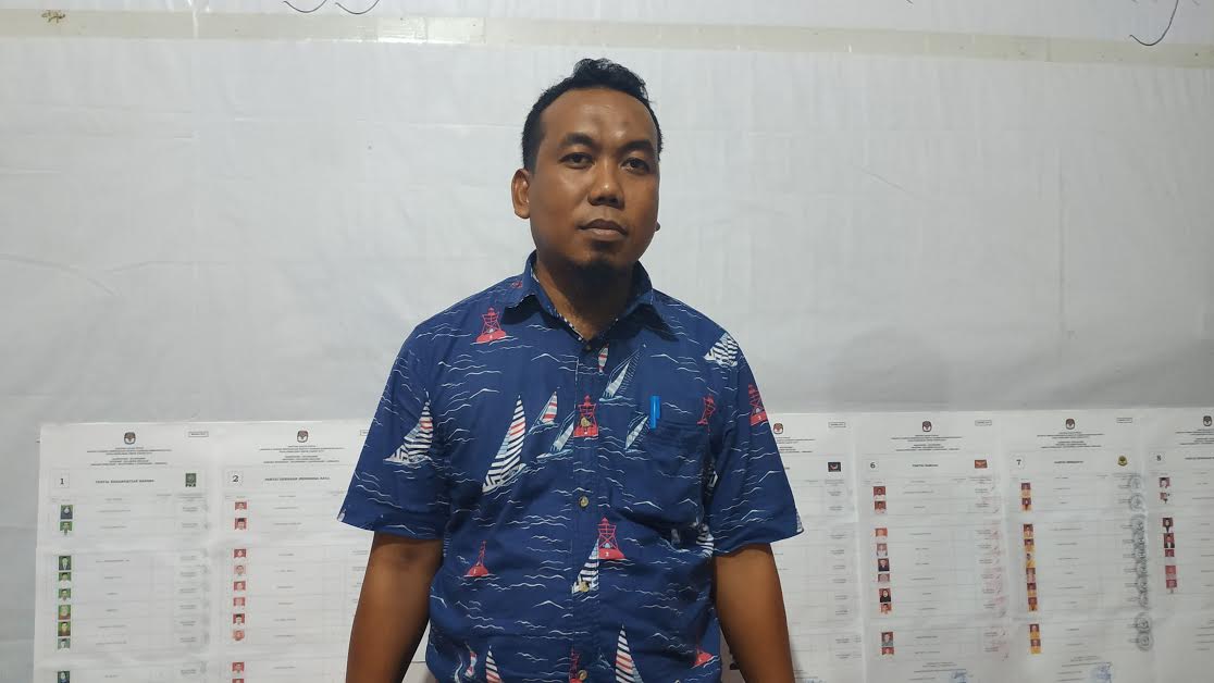 komisioner-kpu-bulukumba-wawan-kurniawan_20180921_152336.jpg