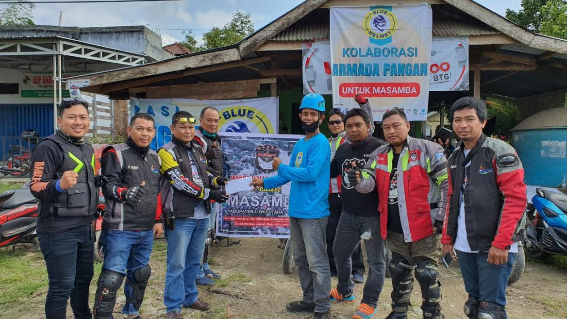 komunitas-motor-maros-nmax-community-mnc-memberikan-bantuan-donasi.jpg