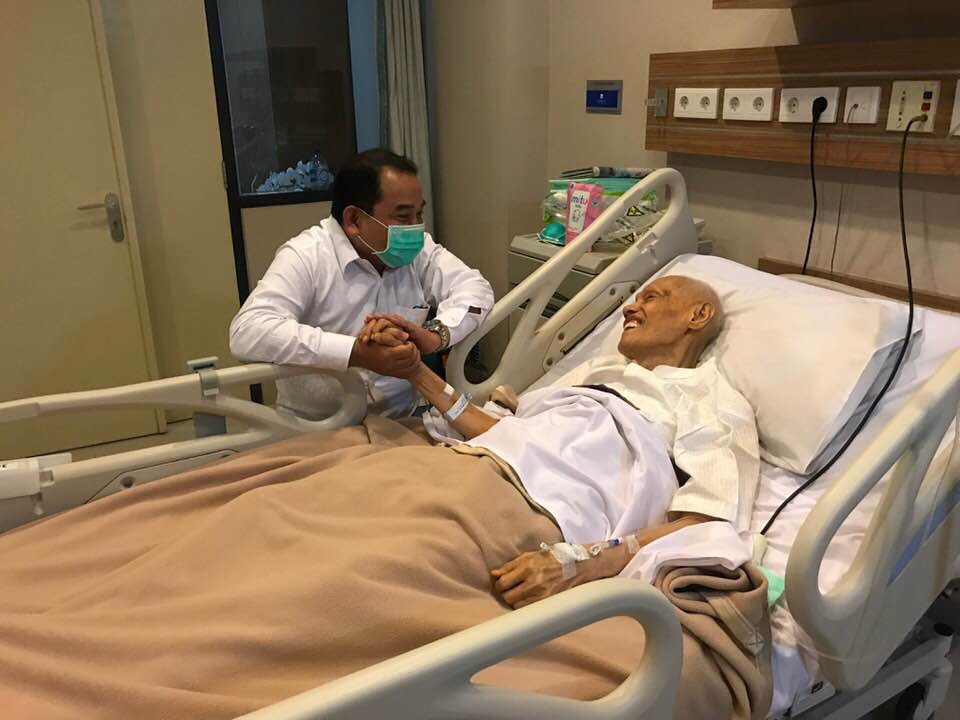 kondisi-kesehatan-ulama-kharismatik-bugis-anreguruttta-kh-ali-yafie92-tahun.jpg