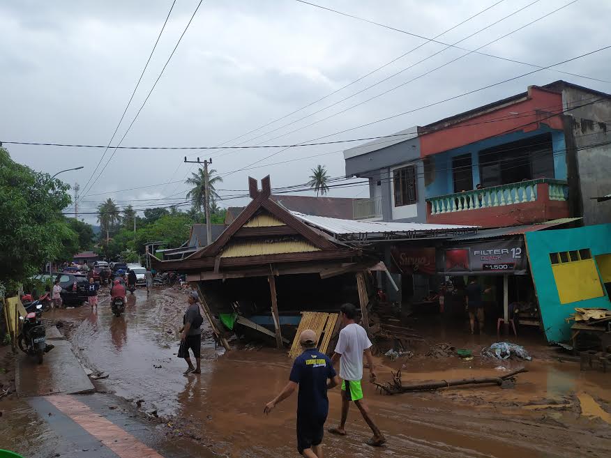 kondisi-rumah-warga-akibat-banjir-di-jalan-monginsidi-kelurahan-bonto-rita.jpg