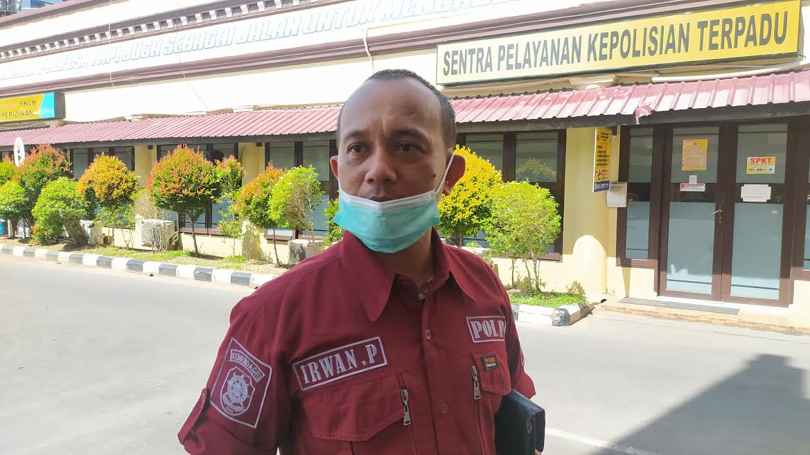 koordinator-penindakan-satpol-pp-makassar-irwan-p.jpg