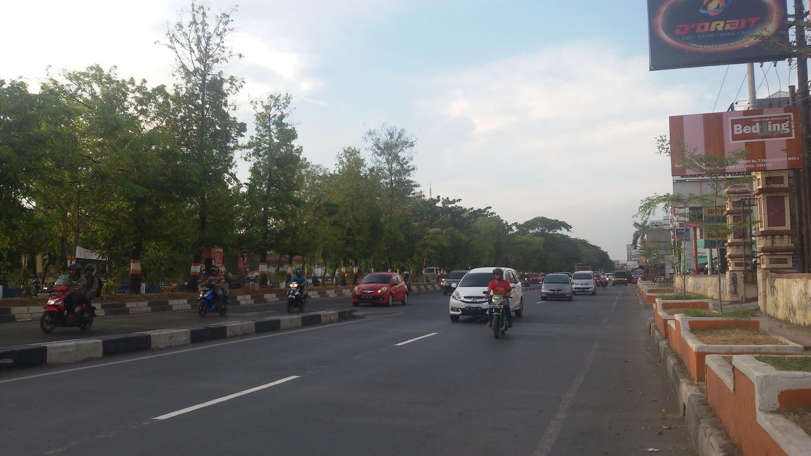 kota-makassar-sulsel-ramai-lancar_20160821_181735.jpg