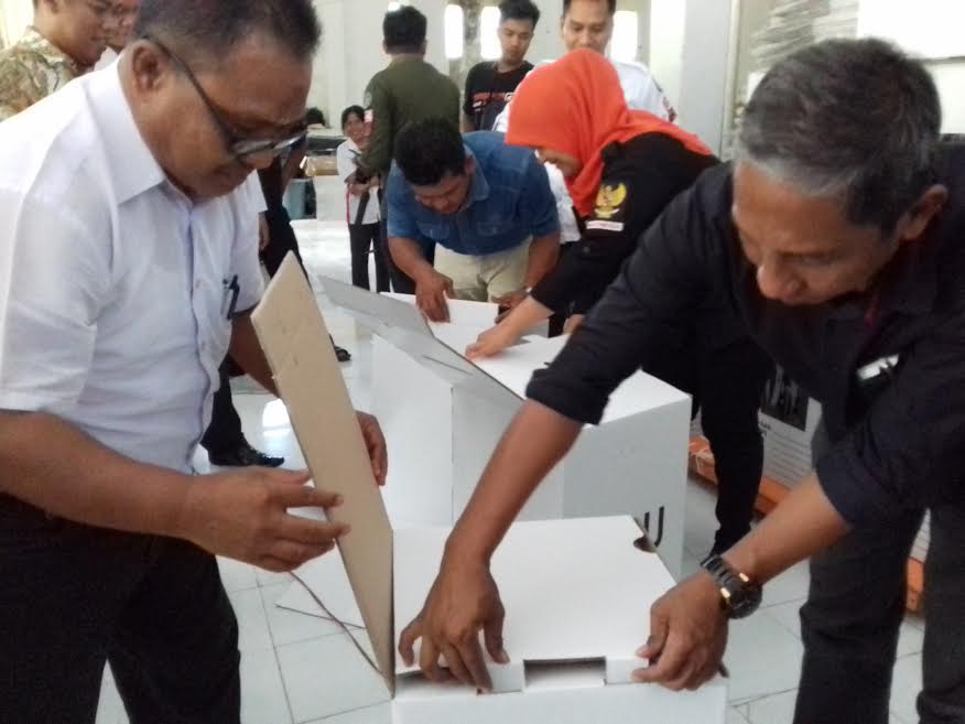 Rakit Kotak Suara, KPU Luwu Undang Kepolisian, Bawaslu, Kejaksaan dan Parpol