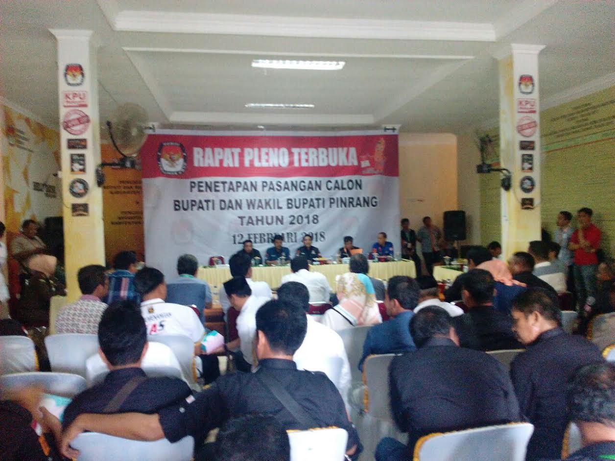kpu-pinrang-menggelar-rapat-pleno-terbuka-untuk-penetapan-paslon-bupati-dan-wakil-bupati-pinrang_20180212_160643.jpg