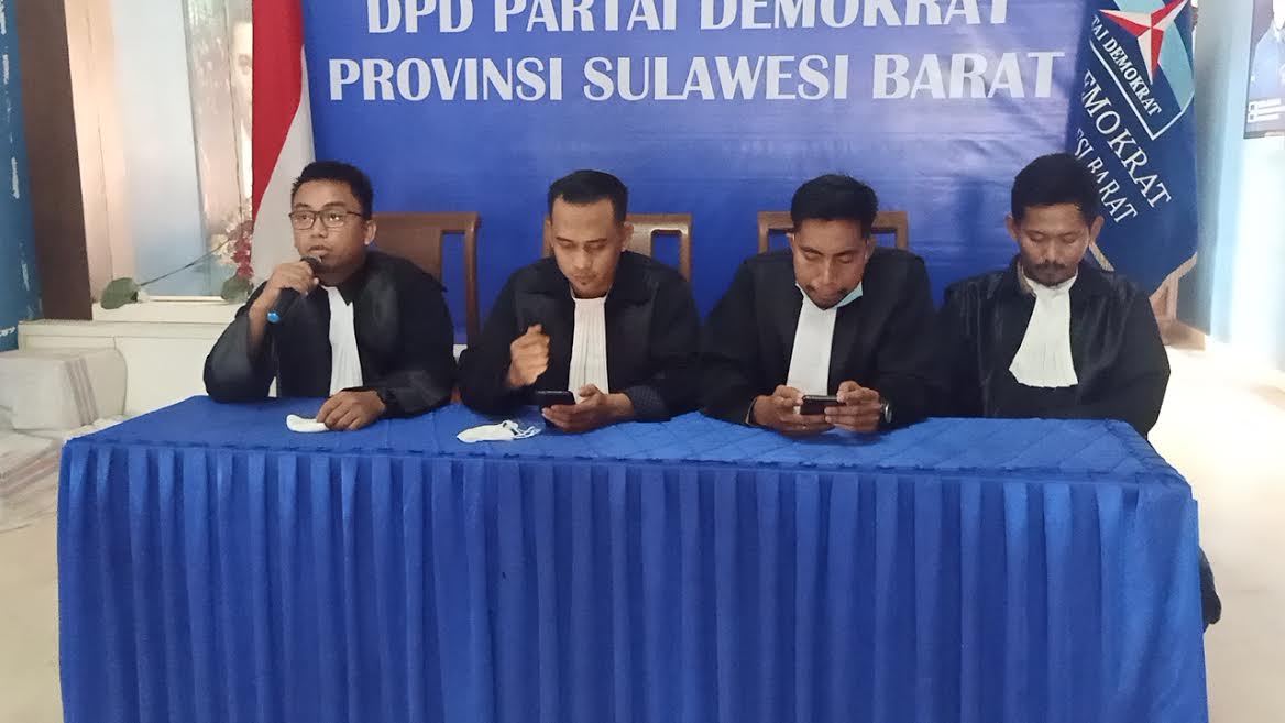 kuasa-hukum-tina-ado-saat-memberikan-keterangan-pers-usai-mengikuti-sidang-virtual-mk.jpg