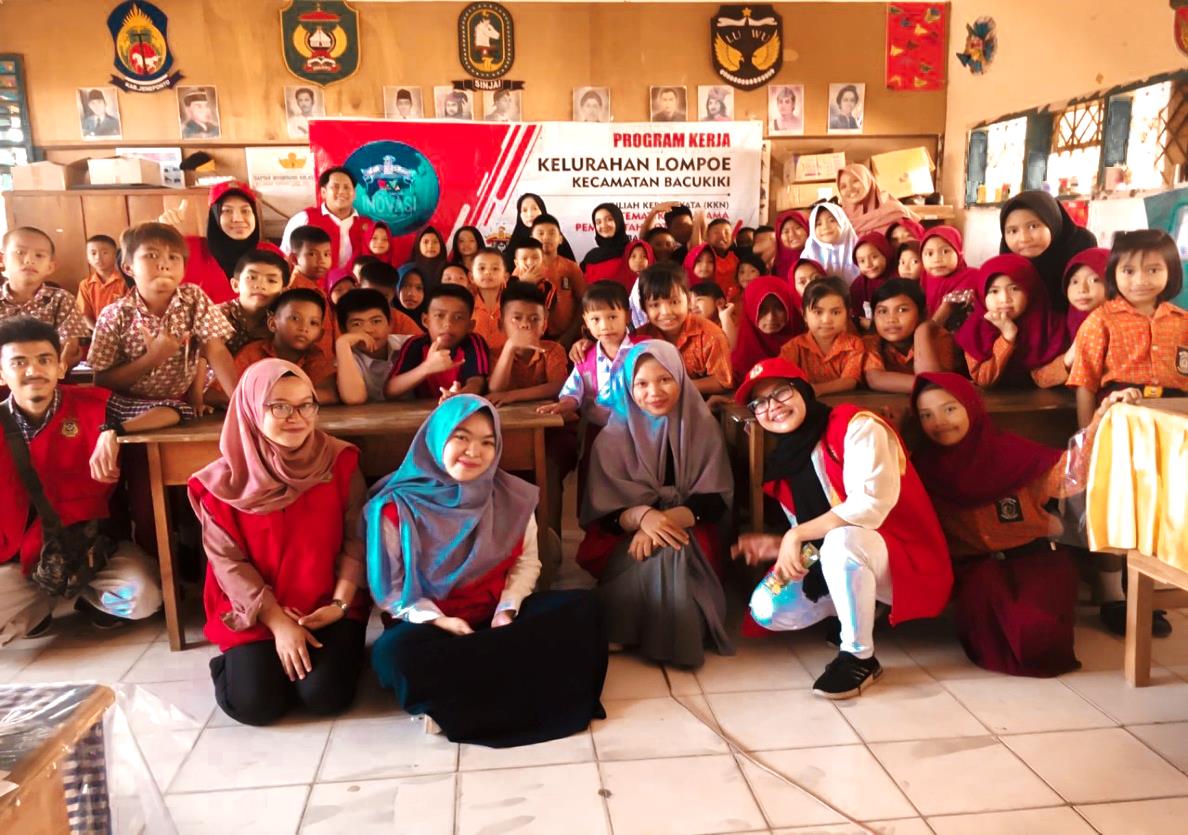 CITIZEN REPORTER: Mahasiswa KKN UNHAS Sosialisasi CTPS dan Sikat Gigi di Kelurahan Lompoe