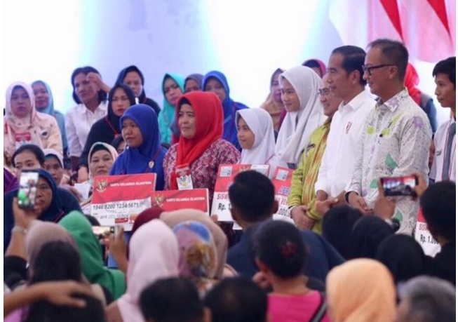 Jokowi Temui Warga Pangkalpinang, Tinjau PKH dan BNPT
