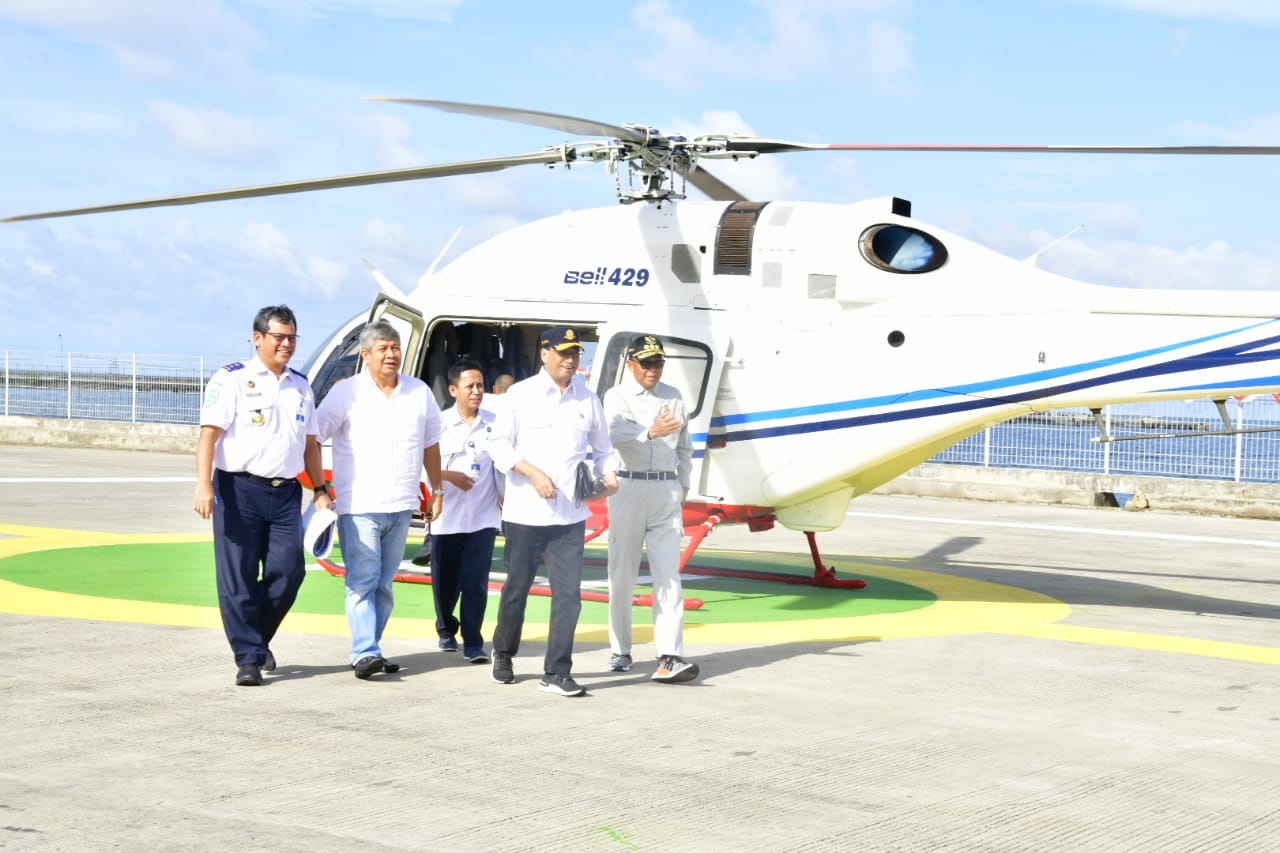 Menhub Budi Karya-NA Tinjau Jalur Kereta Api dari Tonasa ke Garongkong via Helikopter