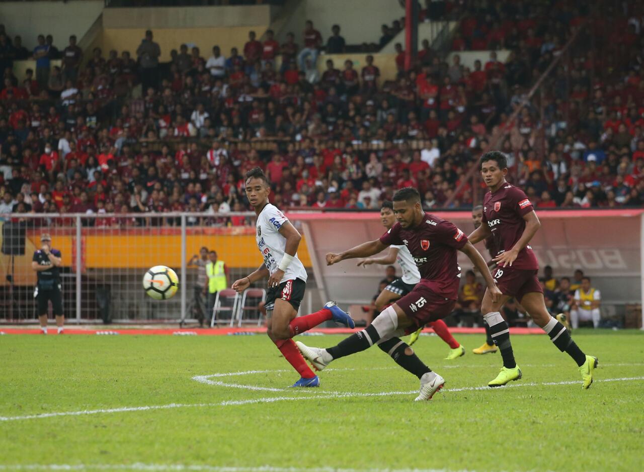 laga-psm-makassar-vs-bali-united-di-stadion-mattoanging-andi-mattalatta.jpg<pf>psm-vs-bali-united-rizki-pellu.jpg<pf>psm-vs-bali-united-marc-clock.jpg