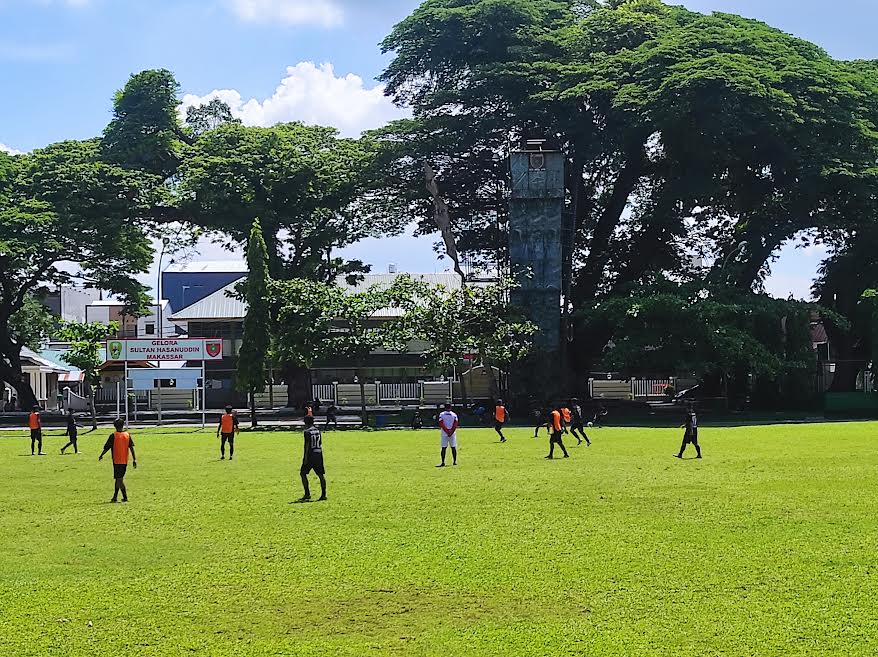 latihan-alesha-fc-di-lapangan-hasanuddin-jl-jenderal-sudirman-kota-makassar-4.jpg