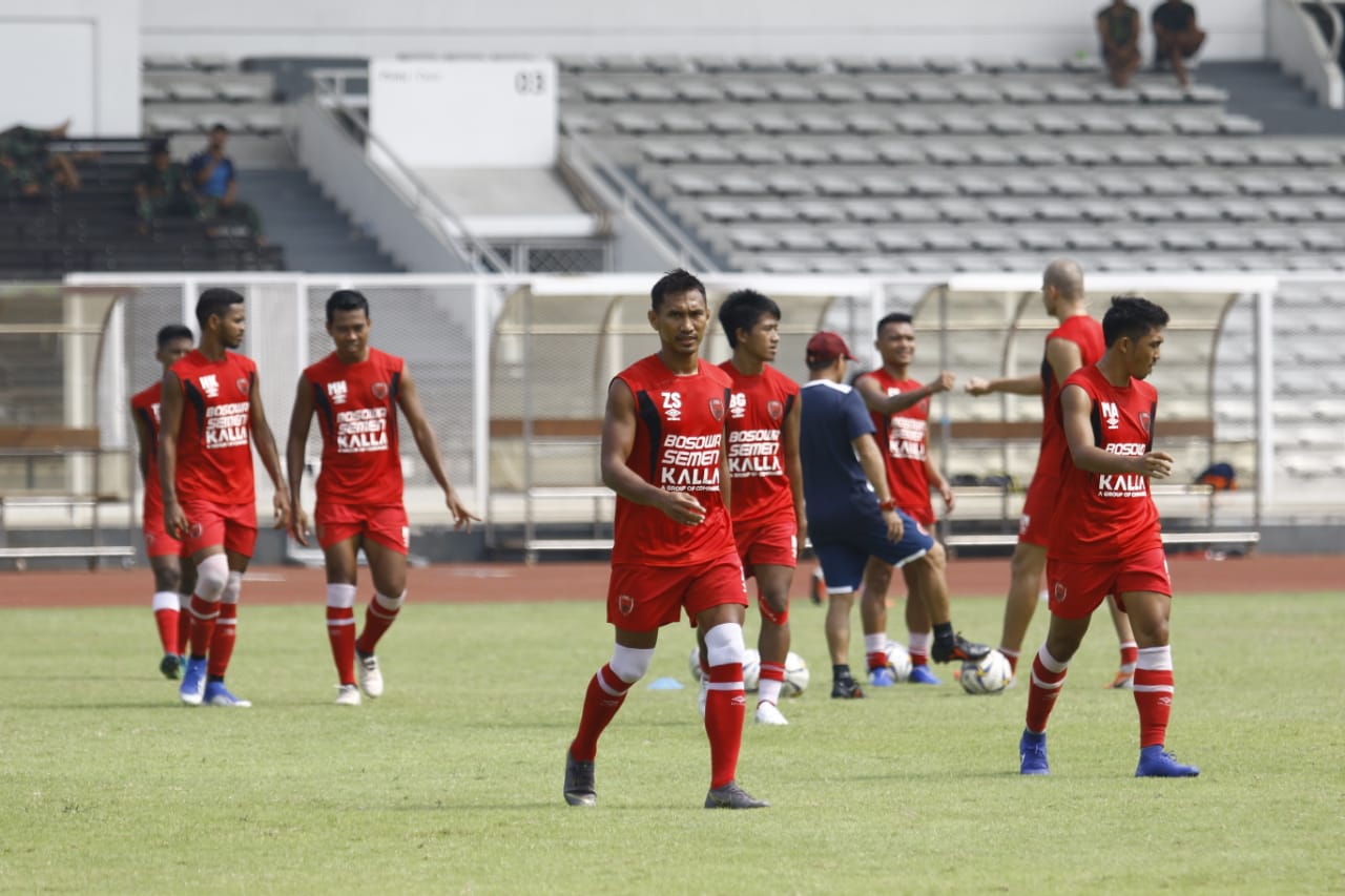 latihan-di-stadion-madya-senayan-jakarta.jpg