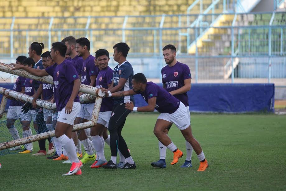 latihan-psm-makassar_20180512_184642.jpg