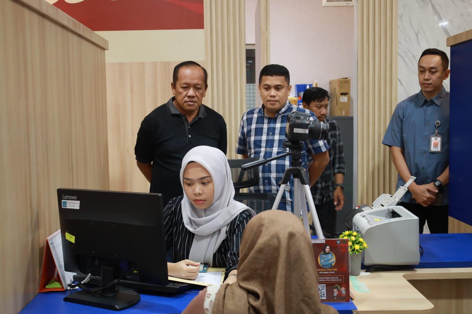 Gelar Layanan Paspor Simpatik di Akhir Pekan, Kantor Imigrasi Makassar Layani 64 Pemohon