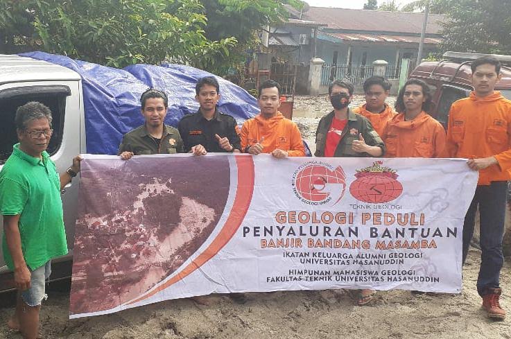 lembaga-kemahasiswaan-ft-unhas-bantu-korban-banjir-masamba.jpg