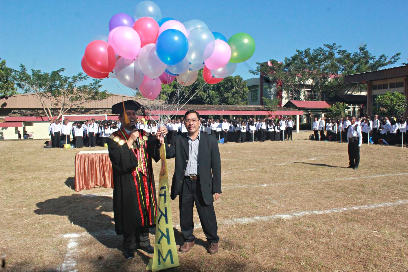 Sambut 1.096 Mahasiswa Baru, Dirut PNUP Lepas Balon