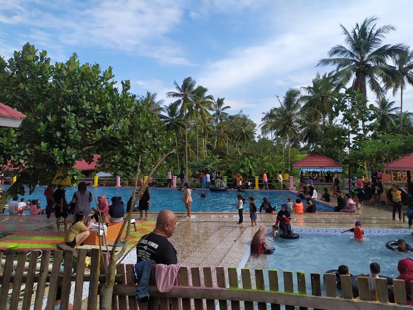 libur-pasca-lebaran-idul-adha-wisata-permandian-ere-bolong-lompoa-indah-erbol.jpg