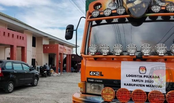 logistik-pilkada-mamuju-2020-didistribusi-menggunakan-pikap-dan-truk.jpg