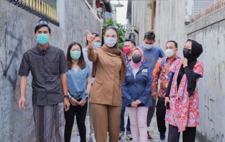 luna-maya-blusukan-sebagai-ketua-rt-wilayah-kemang-jakarta-selatan.jpg