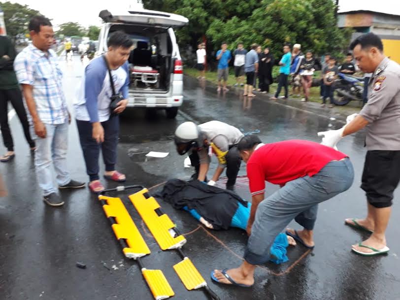 mahasiswa-asal-luwu-timur-tewas-ditabrak-mobil-mitsubishi-light-truck-boks.jpg