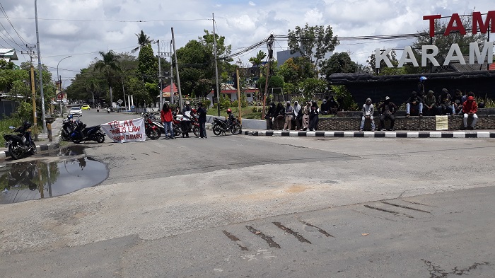 Tolak Omnibus, Mahasiswa Sudah Buka Akses Jalan Poros Sinjai-Bulukumba