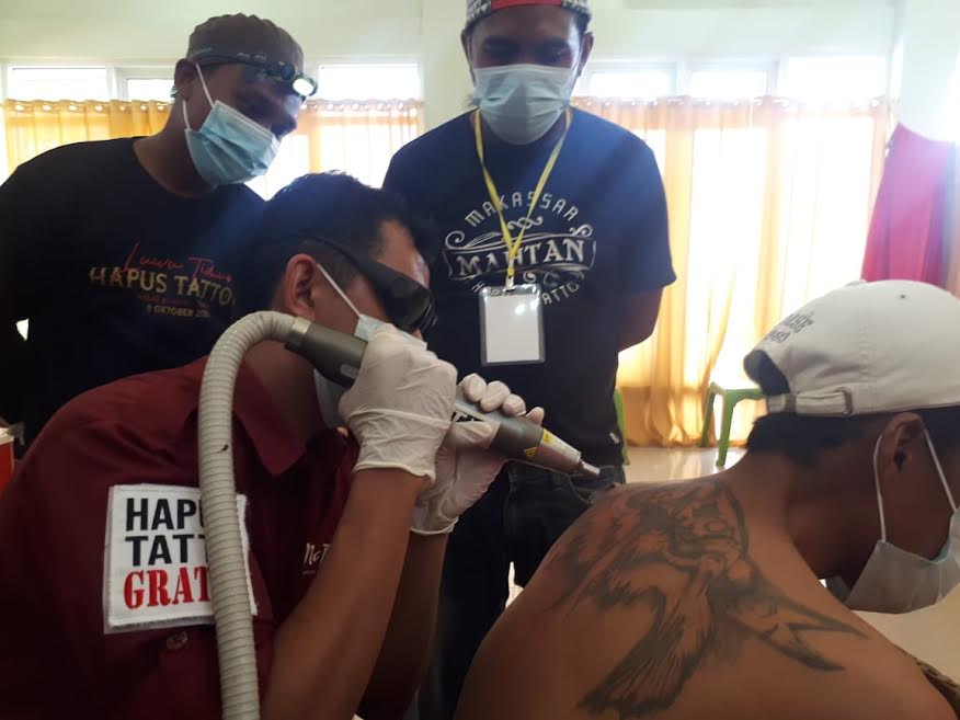 mahtan-bersama-hijrah-towuti-melaksanakan-program-hapus-tatto-gratis.jpg