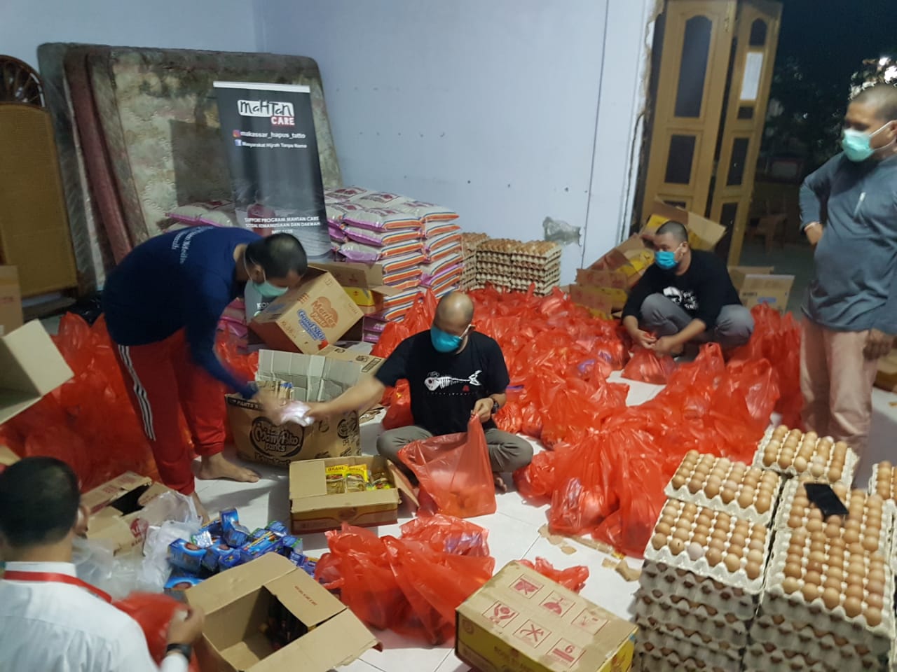 mahtancare-berkah-ramadhan-edisi-ke-2-salurkan-340-sembako-ke-warga-terdampak-covid-19.jpg