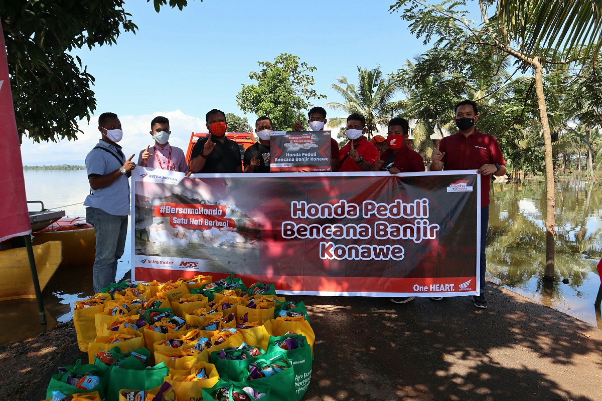 Astra Motor Salurkan Bantuan untuk Korban Banjir Konawe