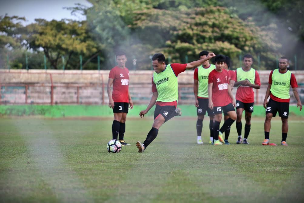 Preview Arema FC Vs PSM, ke Malang Tanpa 3 Pilar Lini Belakang, Bek Ini yang Jadi Penggantinya?