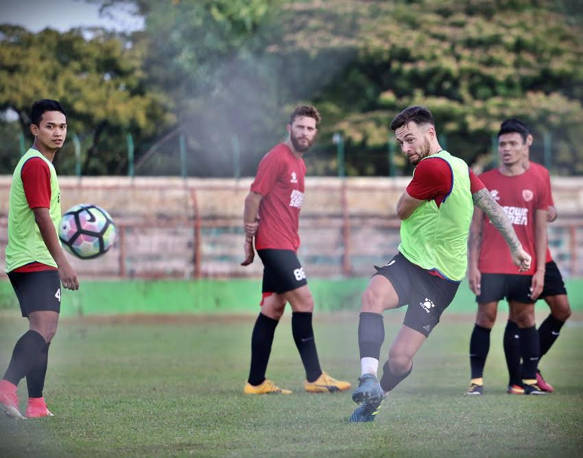Gara-Gara Postingan Ini, Marc Klok Bikin Baper Fans PSM, Khususnya Wanita