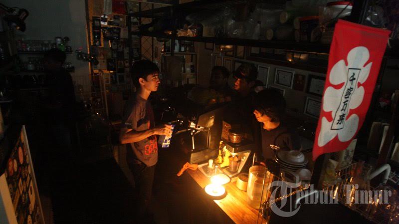 BREAKING NEWS - Hujan dan Petir Listrik di Sulsel Padam