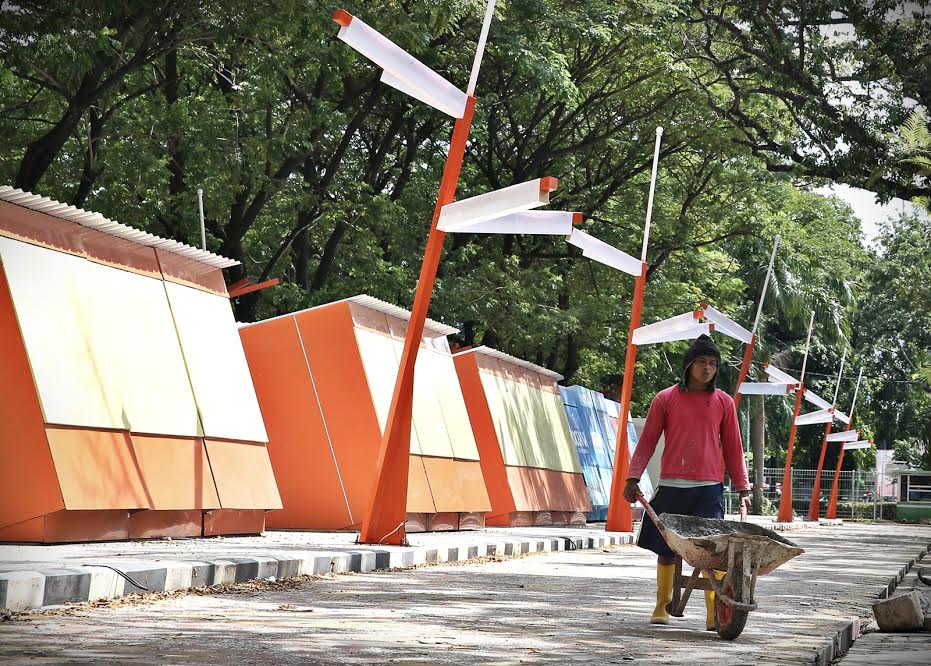 FOTO: Pengerjaan Lapak PKL Center di Karebosi Makassar - makassar_20180104_234416.jpg