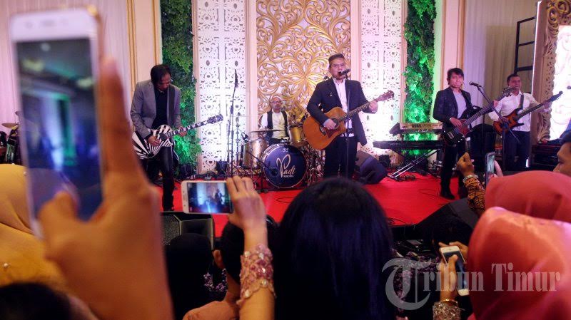 FOTO: Duet Appi dan Padi Reborn di Pernikahan Subhan Aksa dan Alexandra - makassar_20180114_000641.jpg