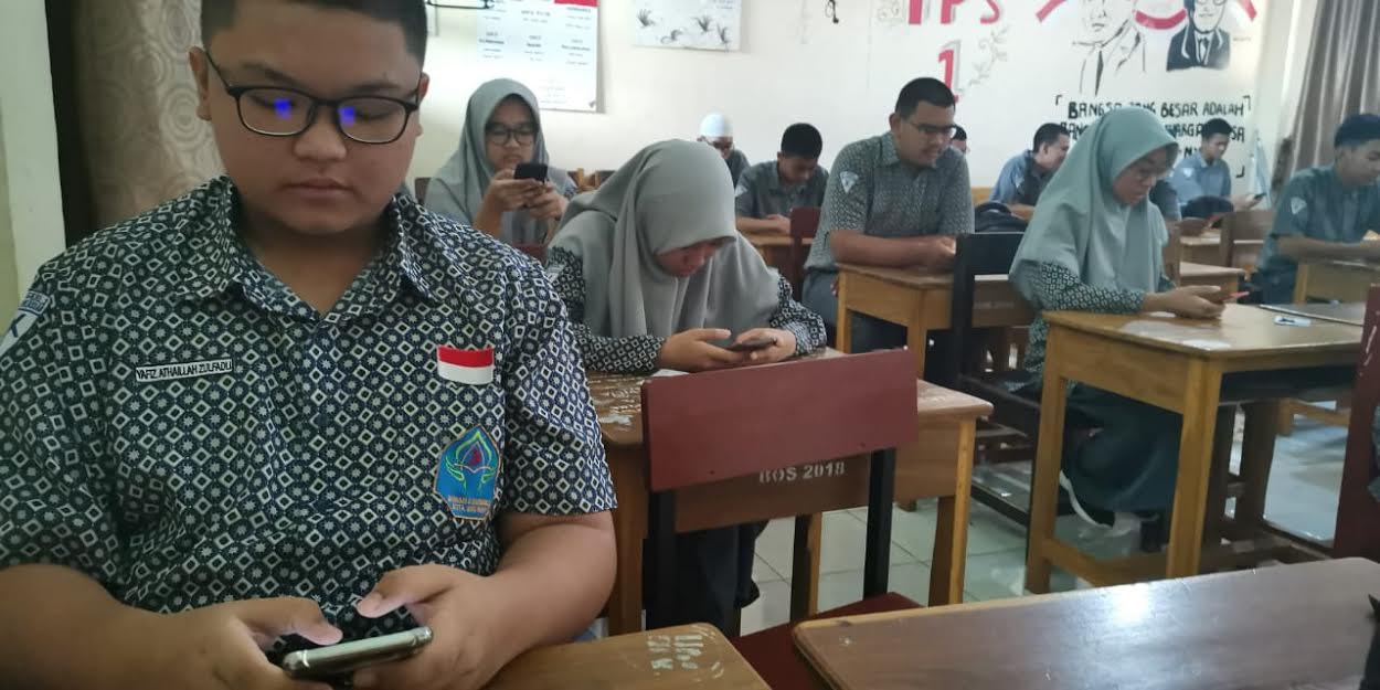 man-2-makassar-ujian-semester-via-aplikasi-online.jpg