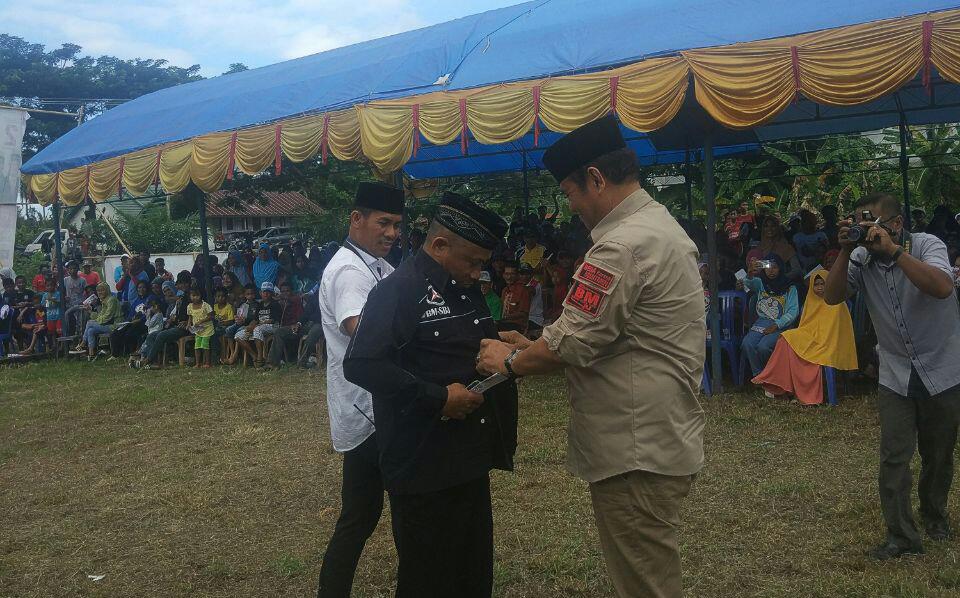 mantan-ketua-tim-basmin-kenakan-baju-tim_20180429_201855.jpg