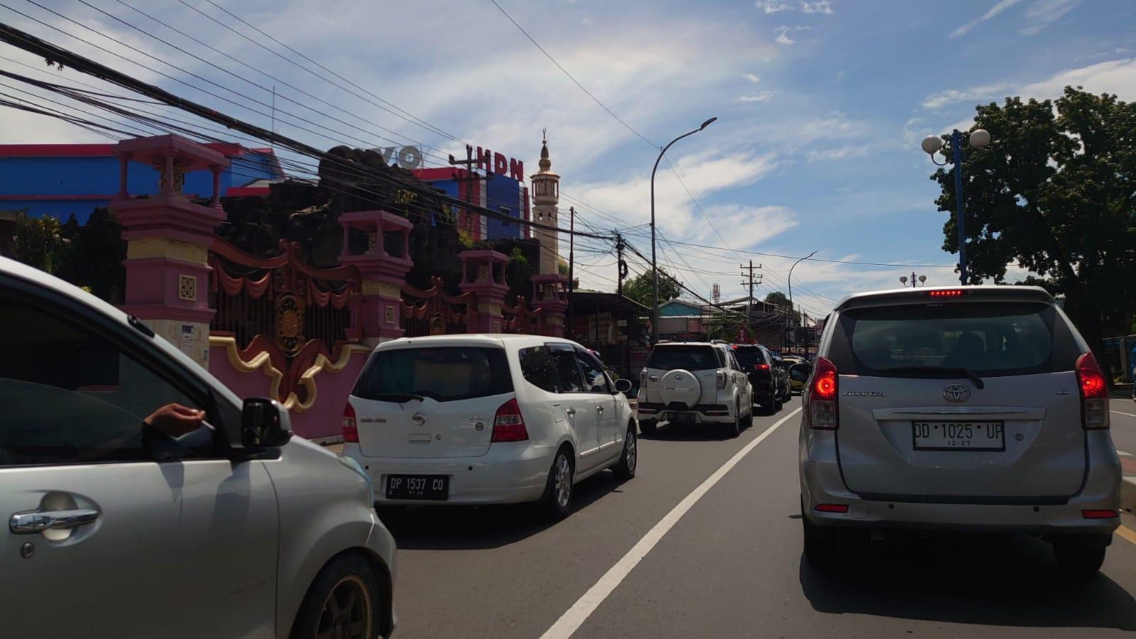 Arus Balik, Jalur Trans Sulawesi di Maros Padat Merayap
