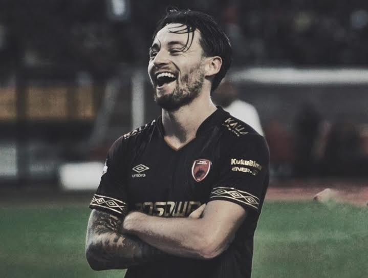 marc-anthony-klok-saat-seleberasi-gol-yang-ia-cetak-dalam-momen-pertandingan-psm.jpg