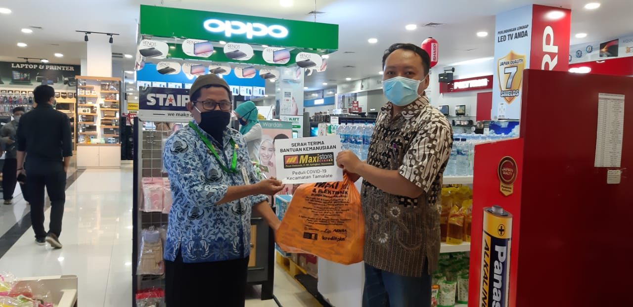 maxi-store-berikan-bantuan-sembako-ke-warga-tamalate.jpg