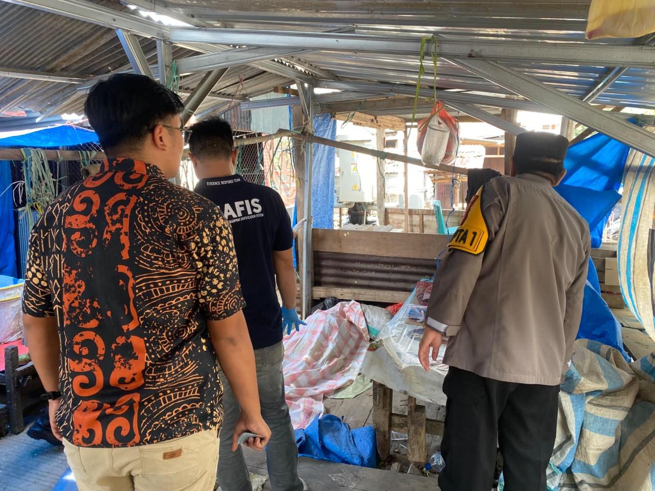 Mayat Bersarung Putih Garis Merah Bikin Heboh Pedagang Pasar Sentral Soppeng - Tribun-timur.com
