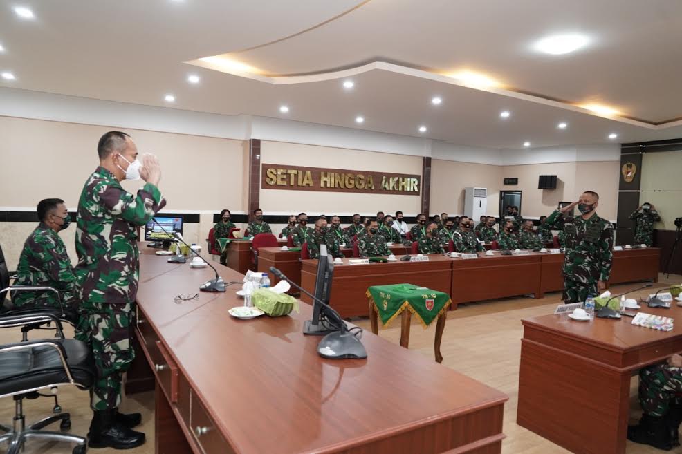 mayjen-tni-andi-sumangerukka-membuka-penataran-hukum-fungsi-komando.jpg