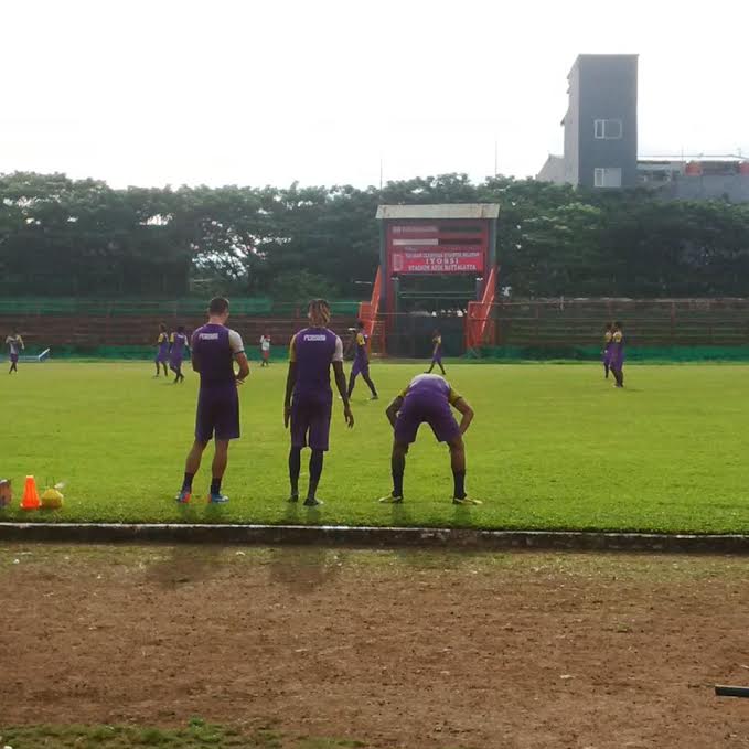 melakukan-uji-coba-lapangan_20150405_092806.jpg