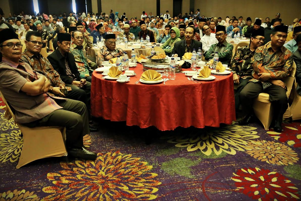 menggelar-halal-bi-halal-di-grand-clarion_20160710_230532.jpg