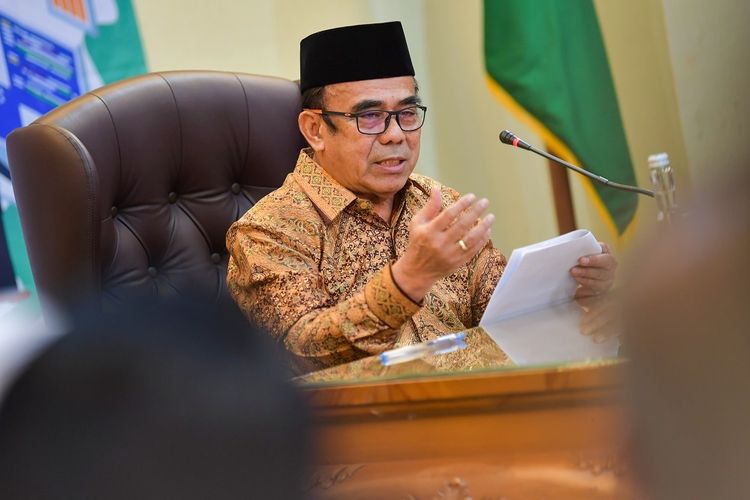 menteri-agama-fachrul-razi-di-kantor-kementerian-agama-jakarta-selasa-1822020.jpg