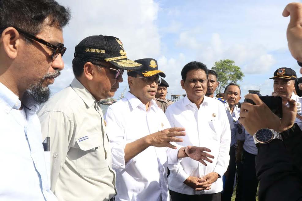 Kunjungi Barru, Menteri Budi Karya Sumadi Tinjau Proyek Kereta Api dan Pelabuhan Garongkong