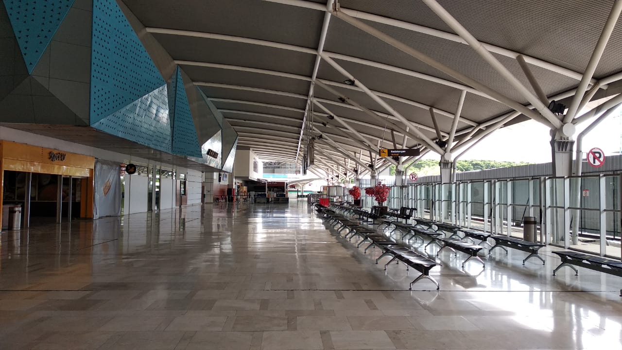 minggu-2642020-suasana-bandara-internasional-sultan-hasanuddin-makassar-sepi.jpg
