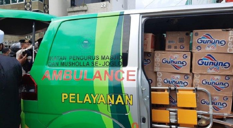 mobil-ambulans-kedapatan-angkut-pasokan-logistik-saat-demo-1812-di-jakarta.jpg