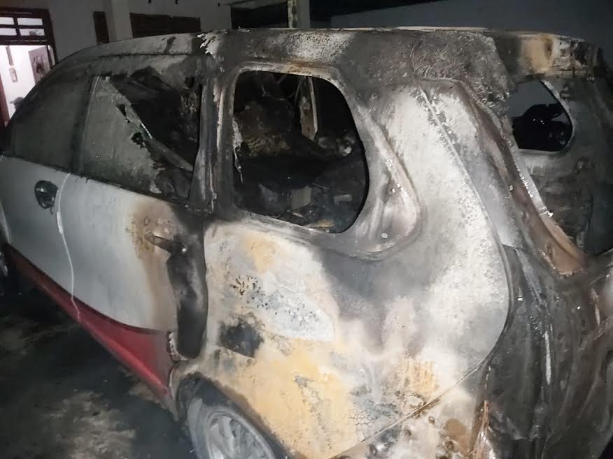 mobil-avanza-milik-fajar-di-desa-patoloan-luwu-utara-dibakar-otk.jpg