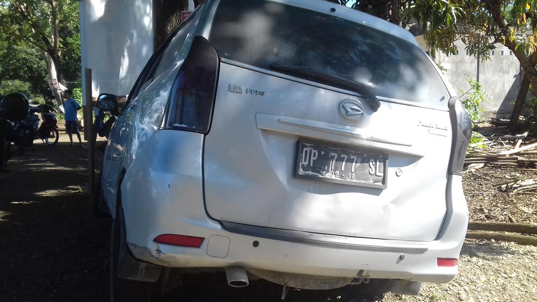 Mobil Xenia Tujuan Palopo Tabrak Pohon di Larompong, Satu Penumpang Meninggal - mobil-hancur-4_20170504_124701.jpg