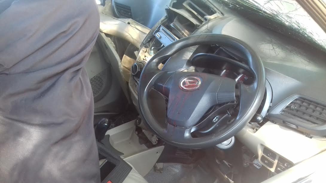 Mobil Xenia Tujuan Palopo Tabrak Pohon di Larompong, Satu Penumpang Meninggal - mobil-hancur-5688_20170504_124830.jpg