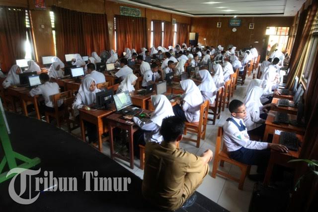 FOTO: Siswa MTsN Model Makassar Ujian Nasional Berbasis Komputer - mts2_20160509_234211.jpg